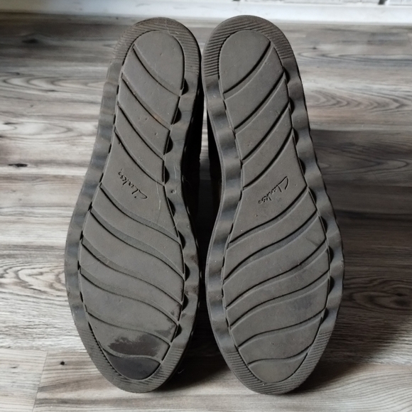 Clarks Sharon Spring Suede Leather Ankle Boots Taupe Women's Size 9.5 - Picture 4 of 6